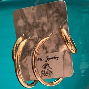 NWT Two Pairs of Gold Popular Small & Medium Hoop Earrings